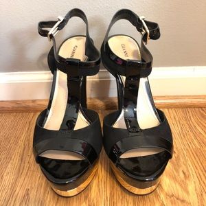 Gianni Bini black heels with gold details size 8